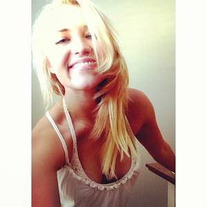 Annasophia Robb Emily Osment Porn - Emily Osment and her sexy smile