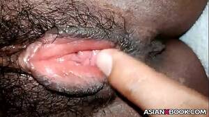 hairy asian fingering - Hairy asian pussy close up fingering - XVIDEOS.COM