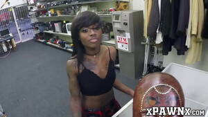 Alt Porn Ebony - Alt black teen pounded after pawnshop BJ - XNXX.COM