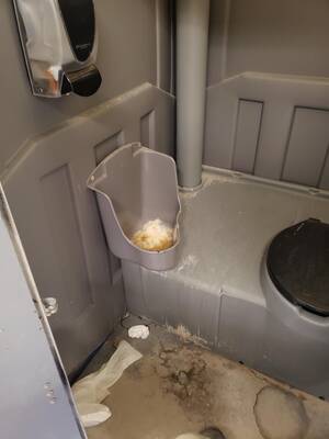 Natalie Portman Pee Porn - Guys... c'mon... they're gross enough as it is... I'm just trying to pee  before I leave. ðŸ˜’ : r/Construction