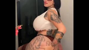 Big Butt Tattoo Porn - Who is she?? Big ass tattoo - XVIDEOS.COM