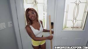 Ebony Maid Porn - Free Sexy ebony maid accepts to take off her clothing to work undressed -  black porn Porn Video HD