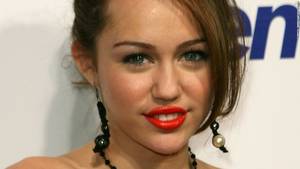 Miley Cyrus Porn Captions Dad - The actress arrives at the Teen Vogue Young Hollywood Party at Vibiana in  September 2007 in
