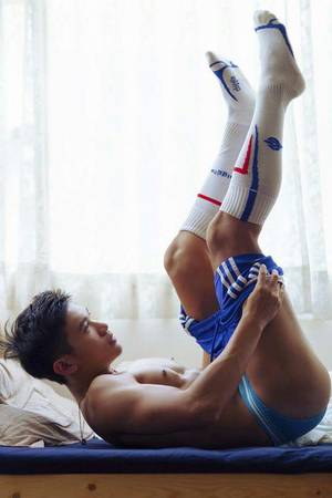 asian guy feet - Asian men are beautiful. Please know the charm of Asian men. The touch of  the body odor skin is best,too. Cheers to the Asian youth !