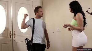 Cheating Brunette Porn - Cheating brunette milf twerks on a dick - XVIDEOS.COM