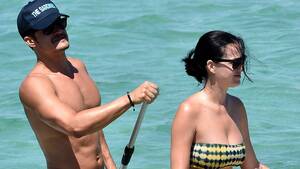 Cap Katy Perry Porn - NSFW: Orlando Blooms Gets Completely Naked During Beach Getaway with Katy  Perry -- See the Pics!