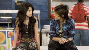 Lesbian Wizards Of Waverly Place Porn - Wizards Of Waverly Place' Writers Say This Character Was Secretly Bi