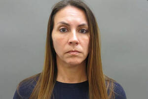 Amateur Forced Lesbian Porn - Mom found photo of her girl's lesbian make-out session with tutor, cops say