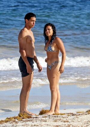 Actress Gina Rodriguez - Gina Rodriguez wears cheeky bikini with fiance Joe LoCicero in Mexico |  Daily Mail Online