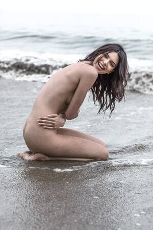 jenner topless on beach - Kendall Jenner Nude Beach Photoshoot Leaked - Porn - EroMe