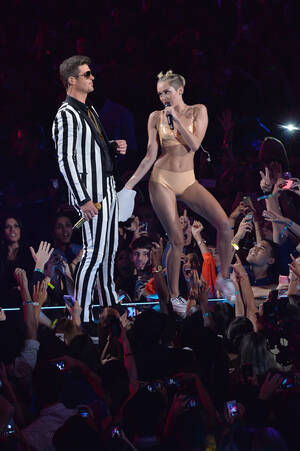 Miley Cyrus Robin Thicke Porn - Miley Cyrus Opened Up About Being Body-Shamed After Her 2013 MTV VMAs  Performance