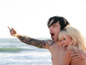 amateur nudist beach couple - Hulu's 'Pam & Tommy': Entertaining and Exploitative | Observer