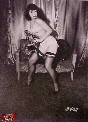 Bettie Page Smoking Porn - Classic Pornstar Bettie Page sexy posing photos