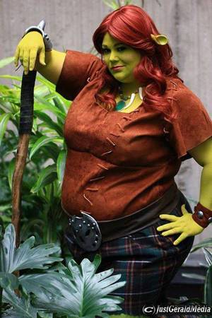 Fiona Cosplay Shrek 2 Porn - Fiona from Shrek Cosplay. Sweets4aSweet Cosplay look absolutely amazing as  the warrior Fiona from Shrek