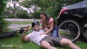 accident - An accident with the bicycle led to the hot fuck with Latina