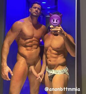 Amature Gay Porn Tyler - Muscle Hunk AnonBttmMia Gets His Bubble Butt Fucked Bareback By Gay Porn  Star Tyler Roberts