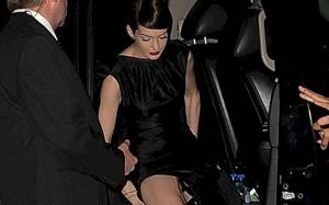 anne hathaway upskirt no panties - Looks like Anne Hathaway thought it was a good idea to go to the premiere  of Les Miserables without any panties on!! Couldn't agree more with her.
