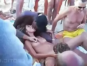 group fucking in public - Public beach group fucking - Sunporno