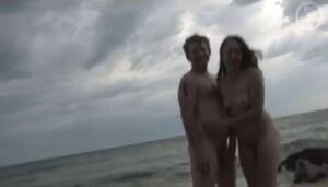 amateur beach threesome - Amateur couple have threesome on the beach - Tnaflix.com