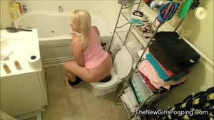 Blonde Toilet Porn - Blonde girl poop on the toilet - ThisVid.com