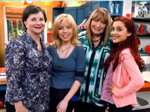 Laverne And Shirley Porn - Penny Marshall and Cindy Williams appear with Jennette McCurdy and Ariana  Grande on \