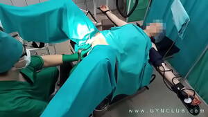 gynecologist - Gynecologist having fun with the patient - XVIDEOS.COM