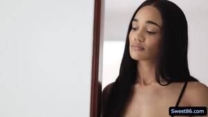 glamour interracial lesbian - Scarlett And Julie Interracial Lesbian Sex In The Bath Tub - EPORNER