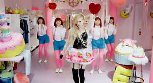 Avril Lavigne Xxx - WATCH: Avril Lavigne video 'Hello Kitty' pulled from YouTube | Globalnews.ca