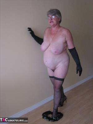 Girdle Goddess Porn - GirdleGoddess - Black Fishnets Pics