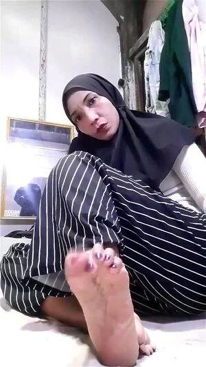 arabian girl feet - Watch The smelly feet of Kakikaktiti - Arab Feet, Footfetish, Feet Fetish  Porn - SpankBang
