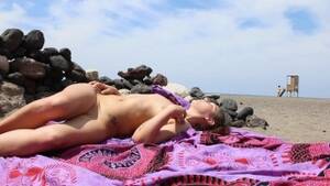 free beach horny - Horny Babe masturbates and uses vibrator on a public beach - Darmowe Filmy  Porno - YouPorn