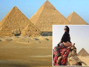 Giza Porn - Porn actress Carmen De Luz post picture of her bare bottom on camel in  front of Pyramids - World News - Mirror Online