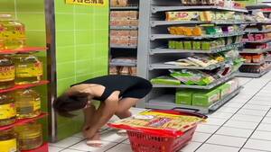 asian shopping nude - Chinese Girl Strip While In Grocery Shopping - EPORNER