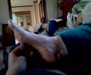 grandma cum on foot - First time cum on grandma mary feet - ThisVid.com