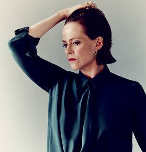 Crystal Wise Gilbert Porn - Sigourney Weaver wearing Kara Ross yellow gold studs with the Medium Cava  ring in Rock Crystal with Blue Topaz inset ring.