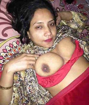 desi indian housewives - Hot Indian sexy kamuk housewife boobs flashing bra removing khola dudhar  chobi | Desi XxX Blog