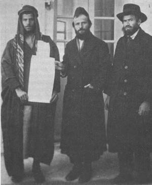 1920s Jewish Porn - Jewish rabbis purchasing land from an Arab landowner, 1920s. [392x477] :  r/HistoryPorn