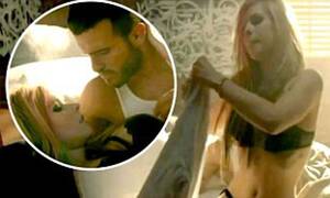 Avril Lavigne Sex Porn - Avril Lavigne strips down to her lingerie in racy new video What The Hell |  Daily Mail Online