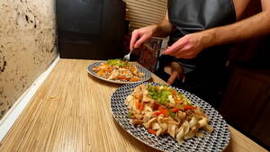 Gay Cooking Porn - Sexy cooking. Naked gay chef is cooking rice noodle with chicken and  vegetables - XVIDEOS.COM