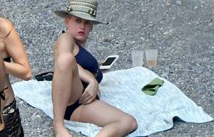 katy perry nude beach - Here's Katy Perry scratching her itchy pussy at a beach in Italy! I feel  like we've seen her masturbate now.
