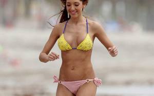 Mom Camel Toe Porn - Teen Mom reality star turned porn star Farrah Abraham got into a bikini for  an obviously staged photo shoot but I wonder if she counted on having a  full ...