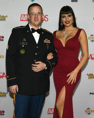 Forced Military Porn - Porn star takes Army sergeant to adult entertainment awards in Vegas