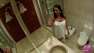 bathroom plumber - My parents aren't home and I fuck the plumber. Hi, dearsss... I'm marta  Sanz. - XVIDEOS.COM