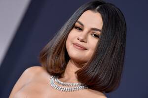Leno Selena Gomez Porn Captions - Selena Gomez's Beauty Evolution | Teen Vogue