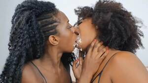 Ebony Kissing Porn - SLOPPY EBONY LEZ KISS - ThisVid.com