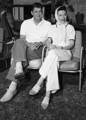 Nancy Reagan Porn - Yuri Hookup Alone Eng Sub Ep 1