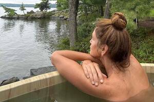 Cindy Crawford Porn Sextape - Cindy Crawford Shares Racy Topless Hot Tub Photo