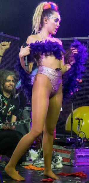 Miley Cyrus Pantyhose Porn - pagesix.com/wp-content/uploads/sites/3/2015/11/mil...