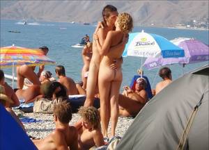 life nudism fy naturism - the hot kissing on the beach
