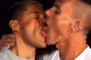 long tongue kissing - HOT!! Deep tongue kissing - ThisVid.com